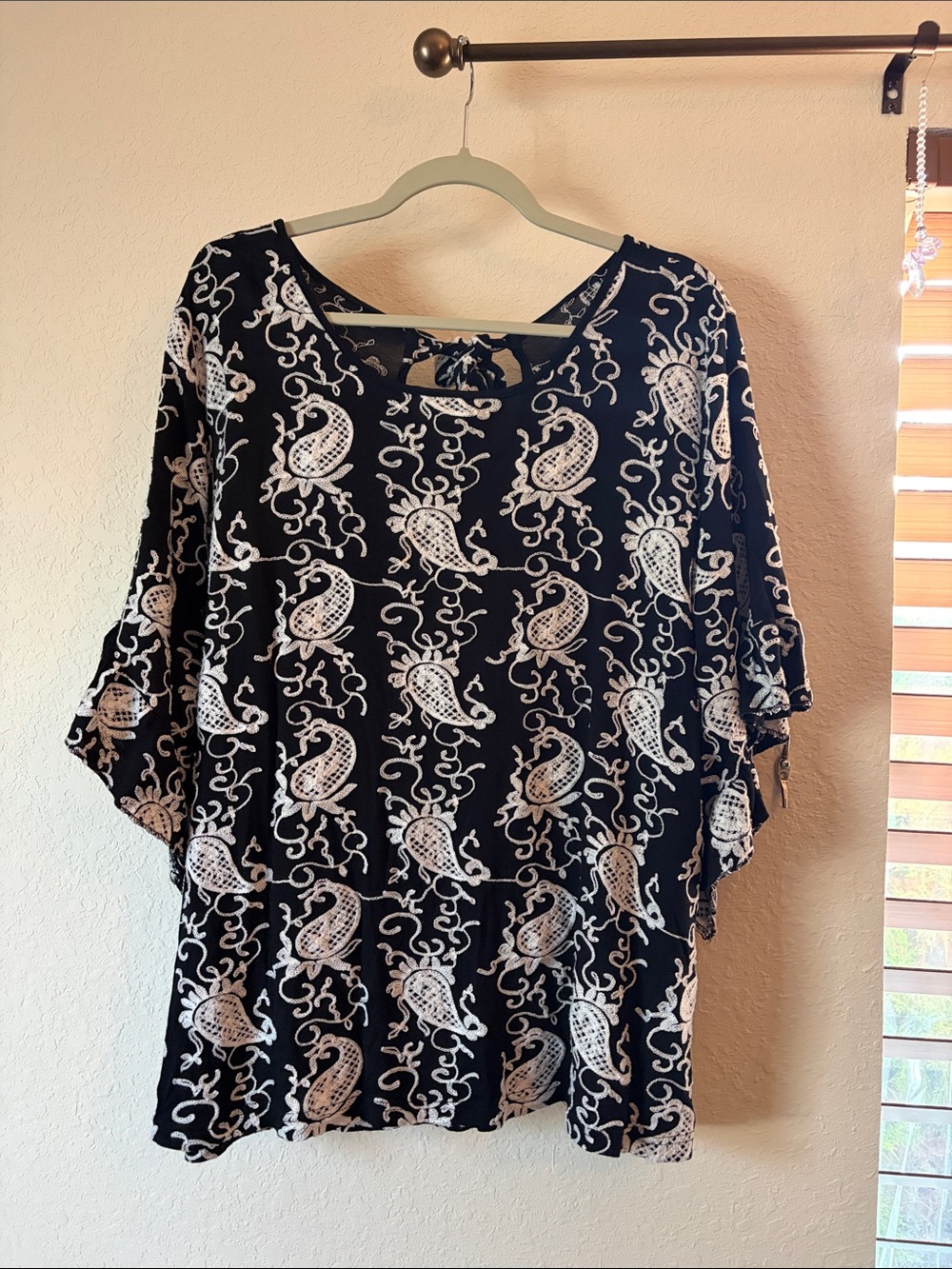 LIV Los Angeles Black Embroidered Paisley Boho Top size XL / 1X